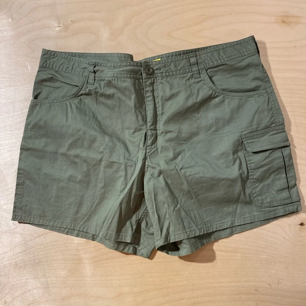 Cabela's Sage Green Women's Cargo Shorts 18 (OP)